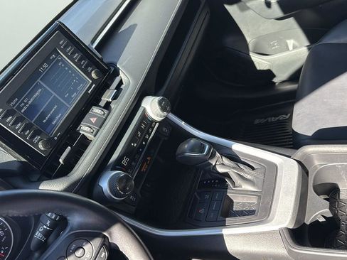Used 2021 Toyota RAV4 XLE Premium image 21