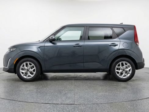 Used 2025 Kia Soul LX w/ LX Technology Package image 5