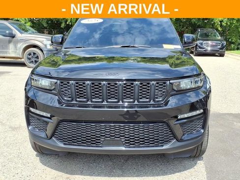 Used 2025 Jeep Grand Cherokee Limited w/ Black Appearance Package AWD/4WD image 2