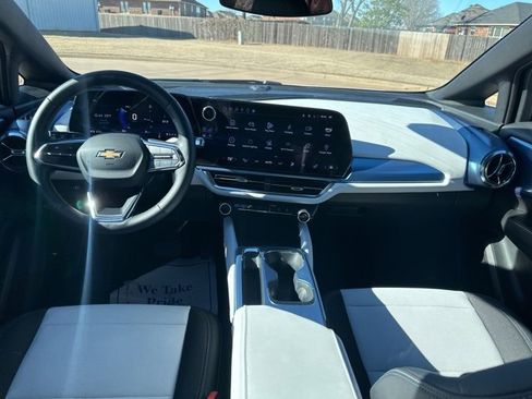 Certified 2025 Chevrolet Equinox EV LT image 25