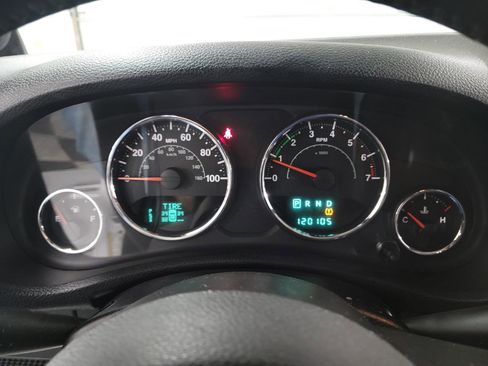 Used 2013 Jeep Wrangler Unlimited Sahara w/ Dual Top Group image 21