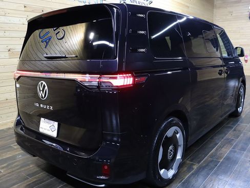 Used 2025 Volkswagen ID. Buzz Pro S RWD image 5