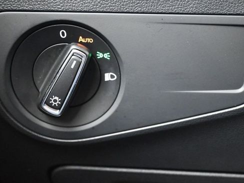 Used 2024 Volkswagen Tiguan SE image 30