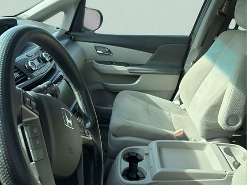 Used 2016 Honda Odyssey SE image 24