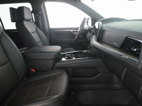 Used 2025 Chevrolet Suburban High Country AWD/4WD image 37