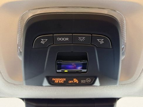 Used 2025 Toyota Corolla LE image 29