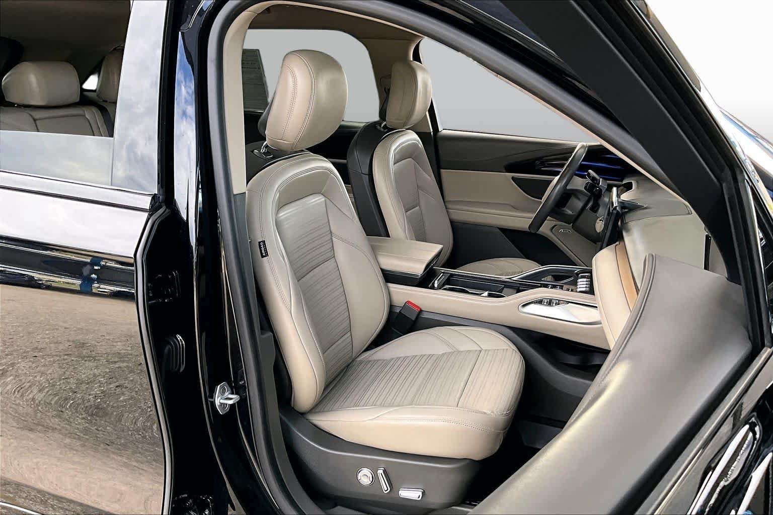Used 2025 Lincoln Nautilus Reserve AWD/4WD image 9