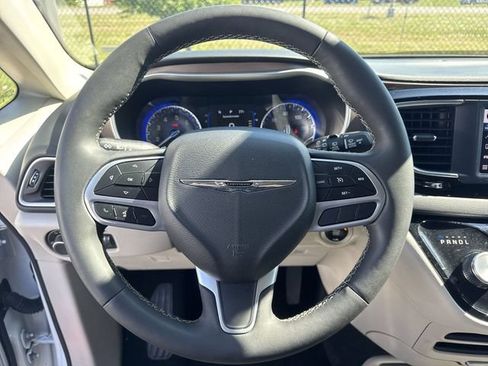 Used 2023 Chrysler Voyager LX FWD image 17