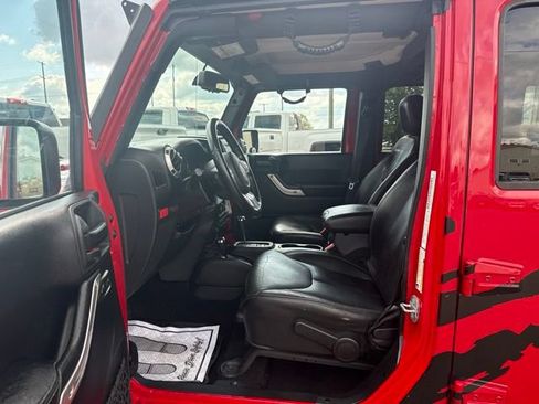 Used 2014 Jeep Wrangler Unlimited Rubicon AWD/4WD image 9