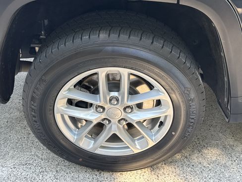 Used 2022 Jeep Grand Cherokee L Laredo w/ Luxury Tech Group I RWD image 17