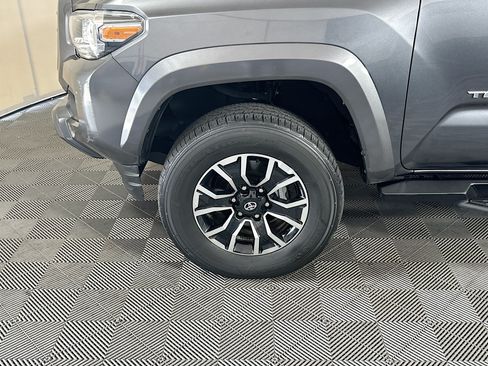 Used 2022 Toyota Tacoma TRD Sport w/ Technology Package RWD image 11