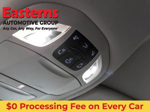 Used 2024 Chrysler Pacifica Touring-L FWD image 21