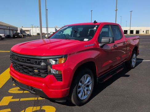 Used 2024 Chevrolet Silverado 1500 Custom image 3
