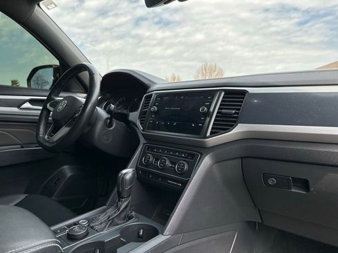 Used 2021 Volkswagen Atlas Cross Sport SE w/ Panoramic Sunroof Package image 25