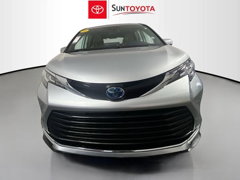 Used 2023 Toyota Sienna XLE FWD image 10