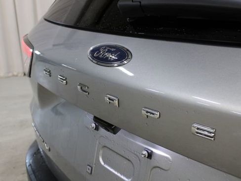 Used 2022 Ford Escape Titanium image 31