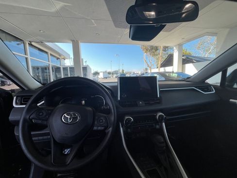 Used 2025 Toyota RAV4 XLE image 35