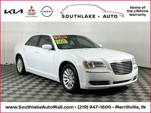 Used 2013 Chrysler 300 RWD image 1