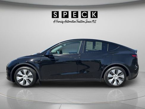 Used 2024 Tesla Model Y Long Range AWD/4WD image 2