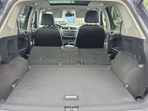 Used 2023 Volkswagen Tiguan SE AWD/4WD image 10