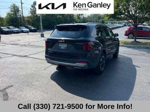 Certified 2025 Kia Sorento S FWD image 6