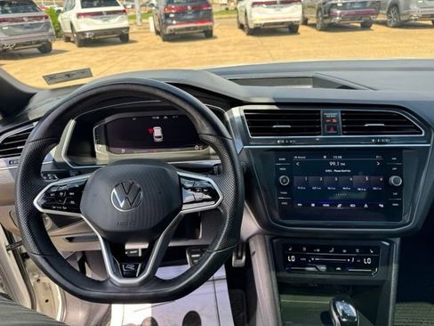 Used 2022 Volkswagen Tiguan SEL R-Line AWD/4WD image 15