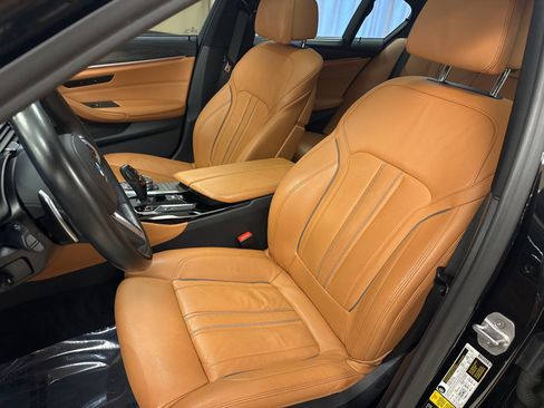 Used 2020 BMW M550i xDrive M550i xDrive w/ Executive Package image 16