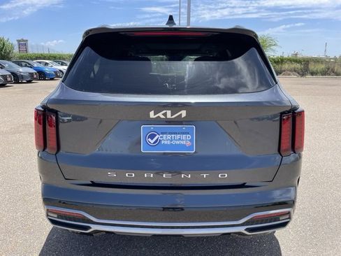 Used 2022 Kia Sorento EX w/ Panoramic Sunroof Package image 8