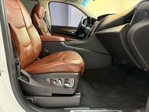 Used 2016 Cadillac Escalade ESV Luxury image 53
