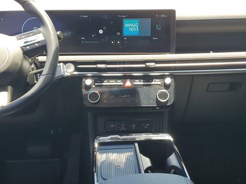 Certified 2025 Hyundai Tucson Limited FWD image 14