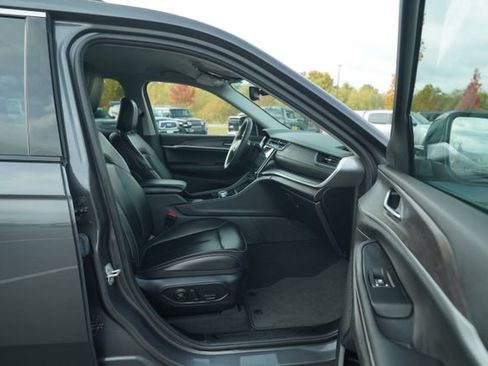 Used 2023 Jeep Grand Cherokee L Limited image 19