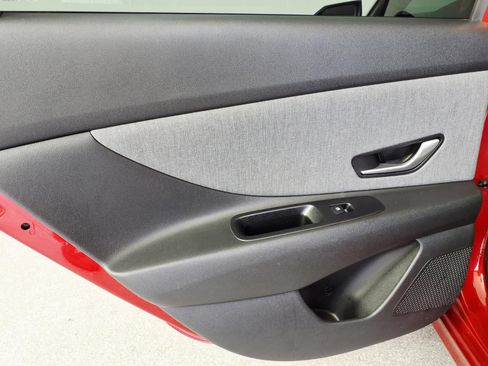 Used 2026 Hyundai Elantra Limited FWD image 25