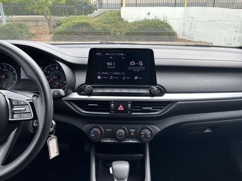 Used 2024 Kia Forte LXS FWD image 17