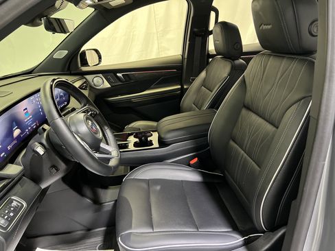 Certified 2025 Buick Enclave Avenir AWD/4WD image 18