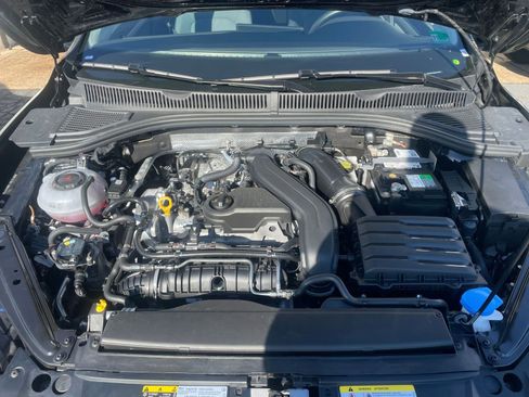Used 2025 Volkswagen Jetta SE image 33