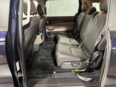 New 2026 Kia Carnival EX image 5