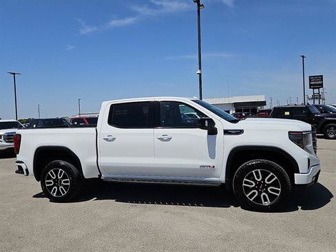 Used 2025 GMC Sierra 1500 AT4 w/ AT4 Premium Package AWD/4WD image 6