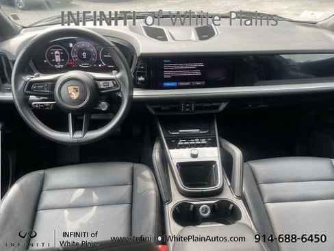 Used 2024 Porsche Cayenne AWD/4WD image 11