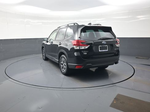 Used 2023 Subaru Forester Premium AWD/4WD image 5