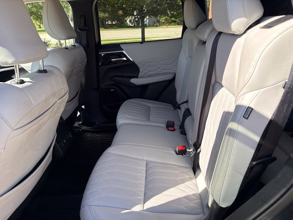 Used 2025 Mitsubishi Outlander SEL AWD/4WD image 14