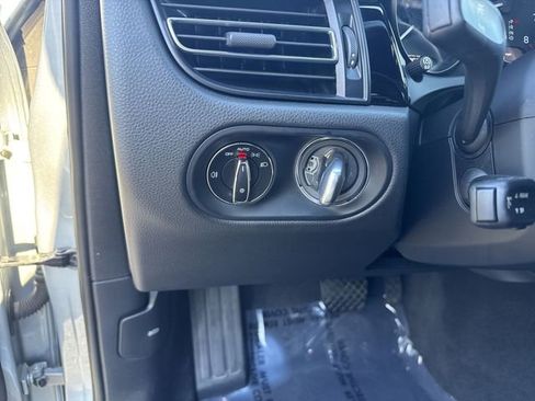 Used 2022 Porsche Macan Base image 25