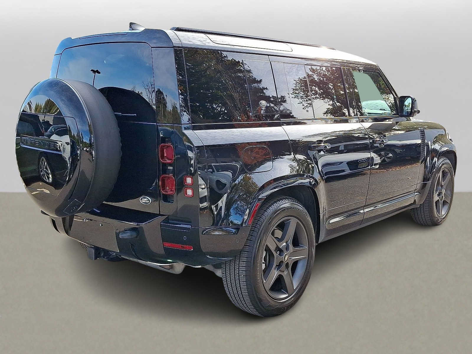 Used 2023 Land Rover Defender 110 X-Dynamic SE AWD/4WD image 31