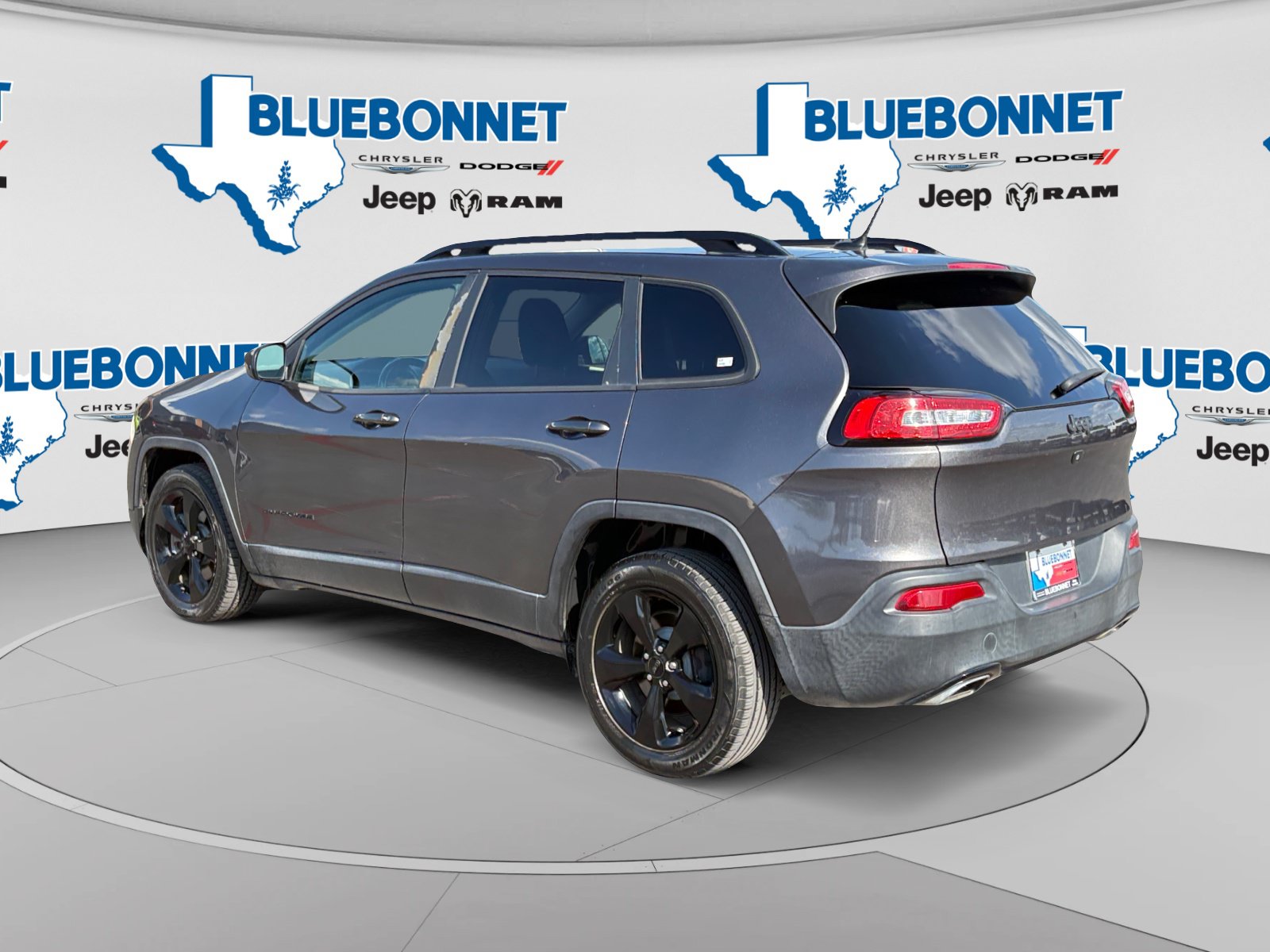 Used 2018 Jeep Cherokee Latitude w/ Altitude Package FWD image 7