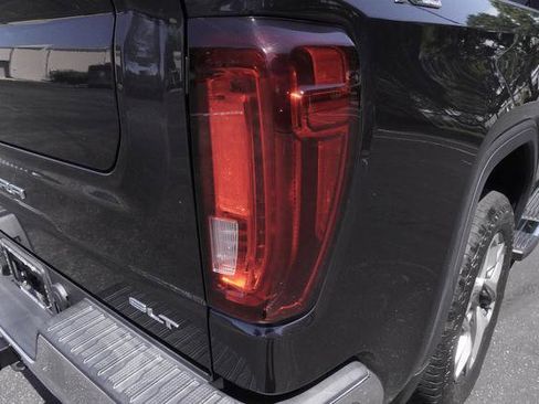Used 2023 GMC Sierra 1500 SLT w/ SLT Premium Package AWD/4WD image 34