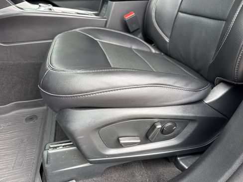 Used 2024 Ford Explorer Limited RWD image 19