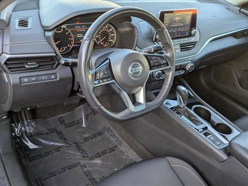 Used 2022 Nissan Altima 2.5 SV w/ SV Premium Package image 10