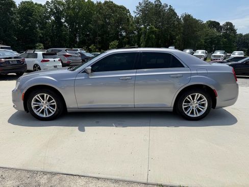 Used 2017 Chrysler 300 Limited w/ 300 Premium Group RWD image 4