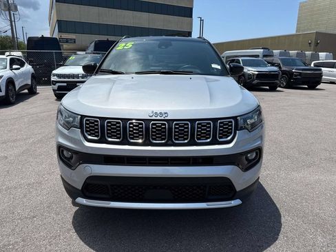 Used 2025 Jeep Compass Limited AWD/4WD image 2
