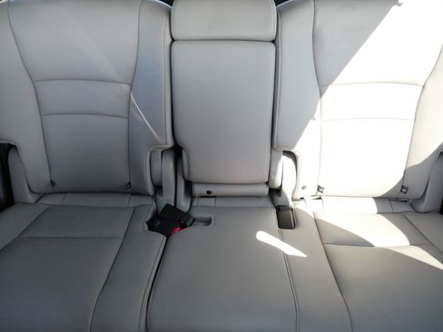 Used 2017 Honda Pilot Touring image 13