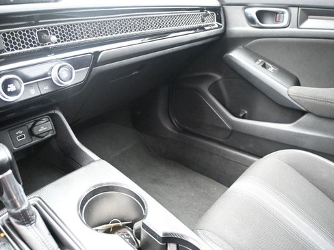 Used 2022 Honda Civic Sport image 4